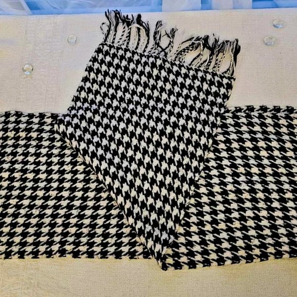 Vintage houndstooth patterned scarf / Foulard avec Motifs " Pied-de-poule " - Picture 11 of 15
